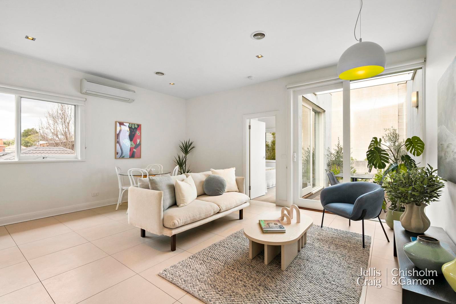 4/7 Bluff Avenue, Elwood image 2