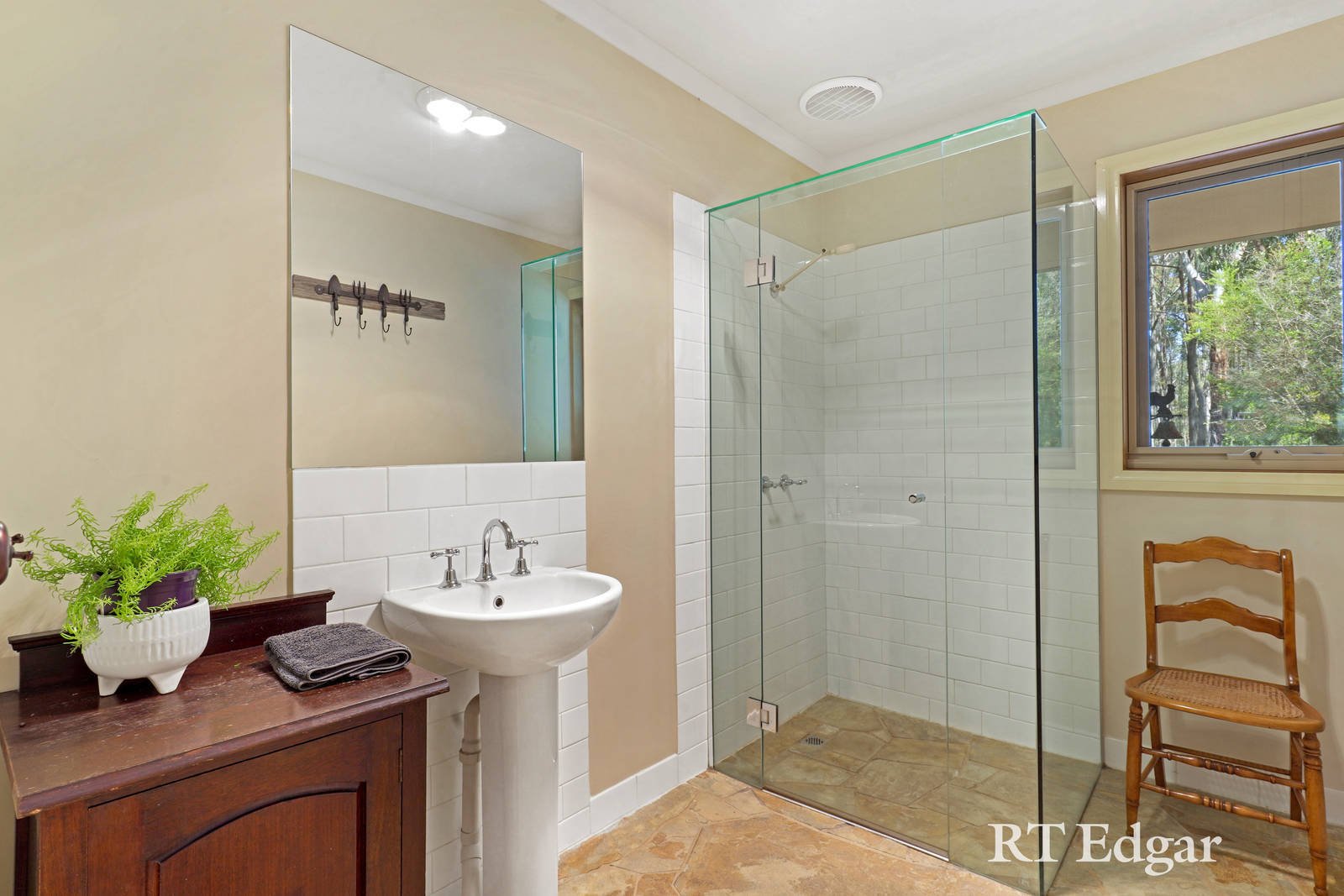 Property Gallery Thumbnail 16