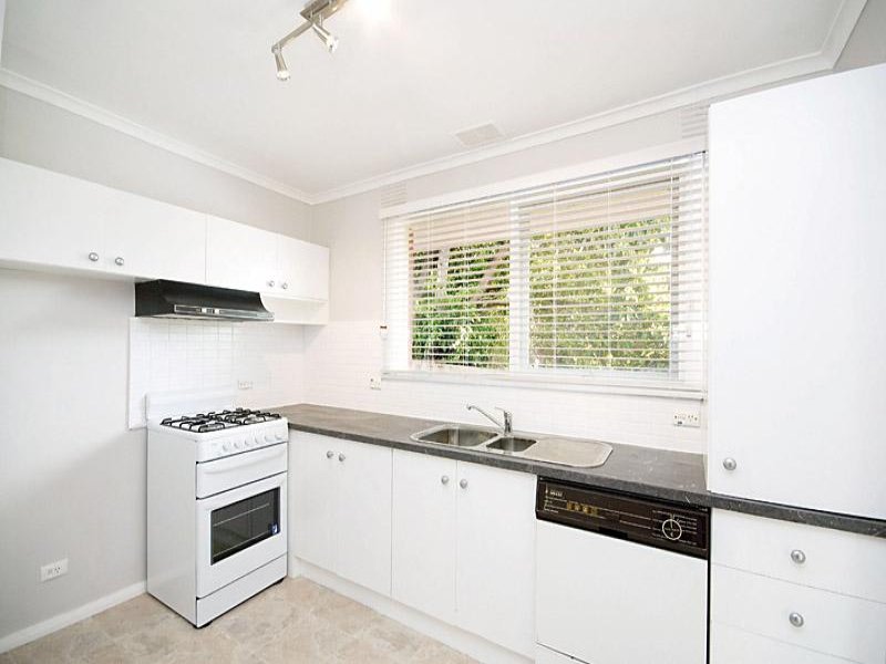 4/7 Bundoran Parade, Mont Albert North image 5