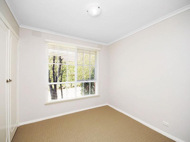 4/7 Bundoran Parade, Mont Albert North image 8
