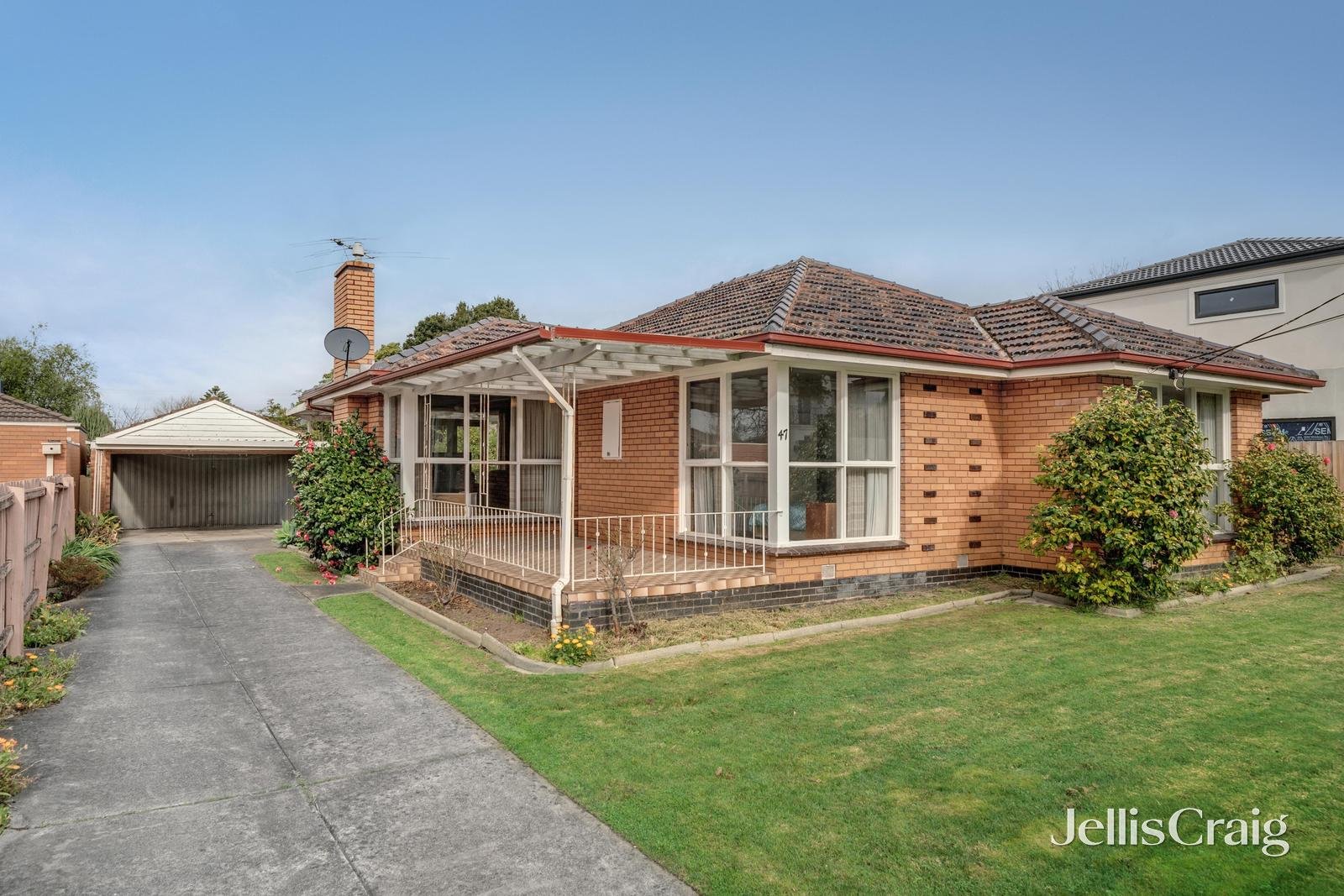 47 Delmore Crescent, Glen Waverley image 2