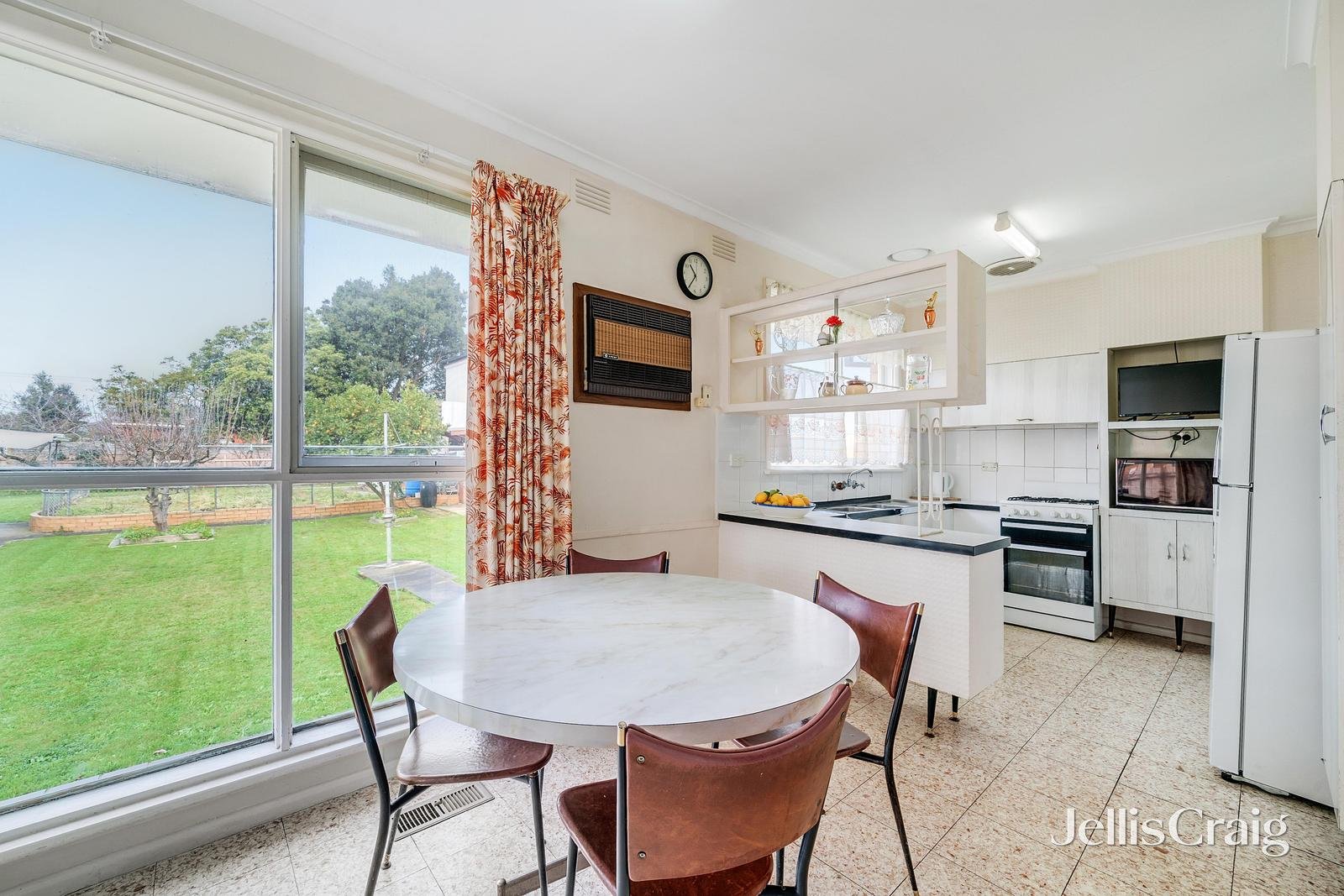 47 Delmore Crescent, Glen Waverley image 3