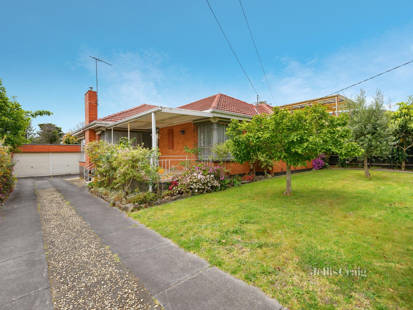 47 Essex Road, Mount Waverley image 2