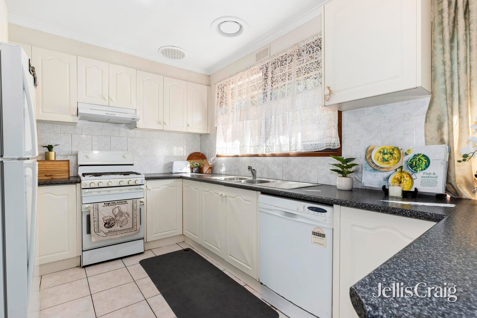 47 Galahad Crescent, Glen&nbsp;Waverley image 4