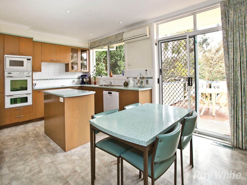 47 Greenways Road, Glen Waverley image 2