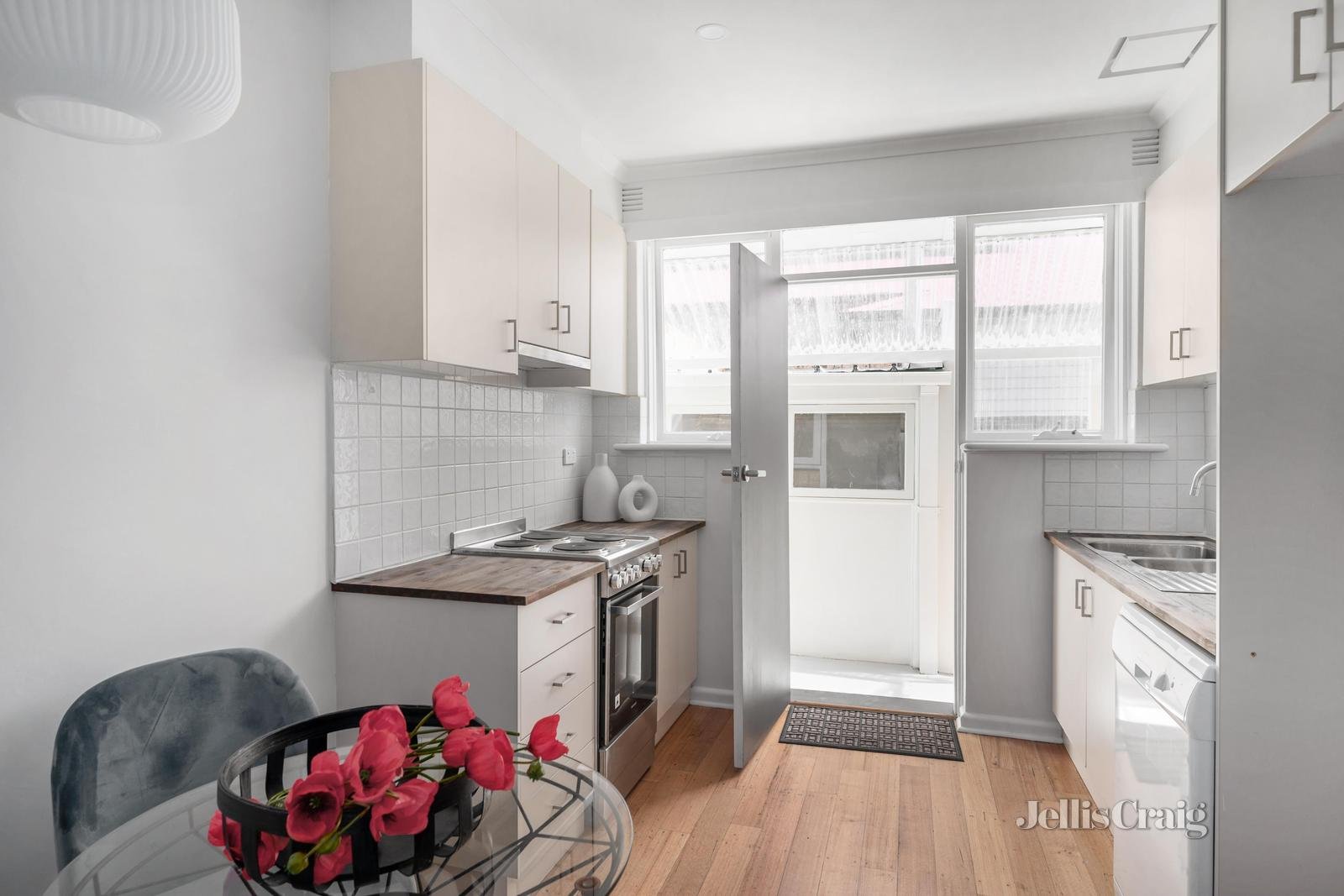 4/7 Leopold Crescent, Mont Albert image 7