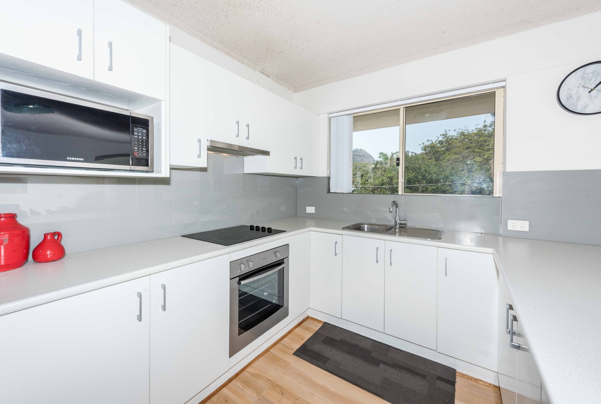 4/7
                Lillian
                Street
            
            
            
            shoal bay
            
            
            NSW,
            2315