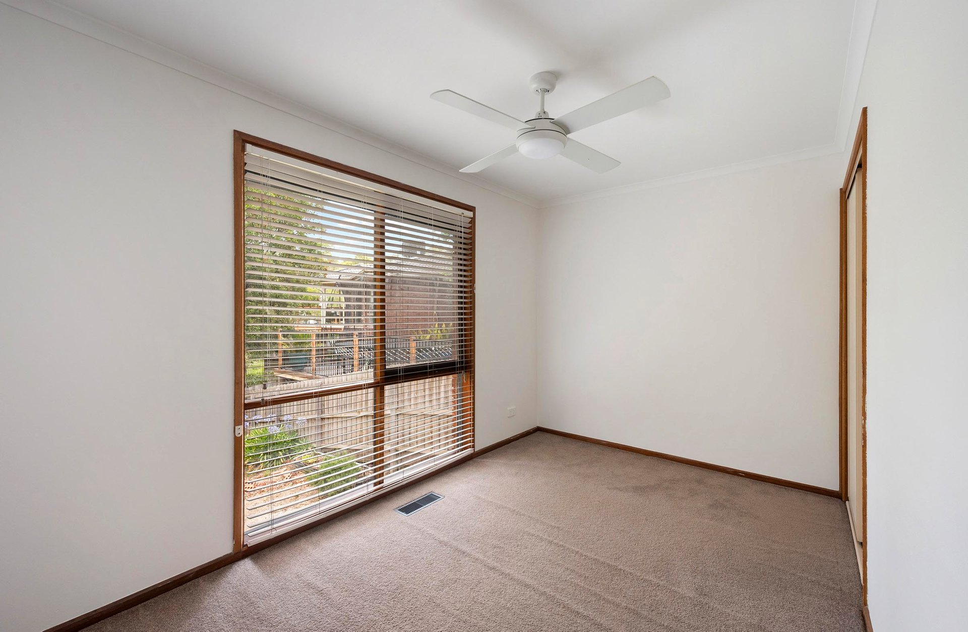 47 Little John Road, Warranwood image 5