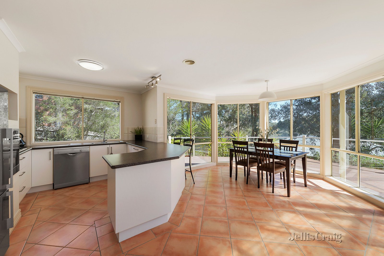 47 Maroong Drive, Eltham image 3