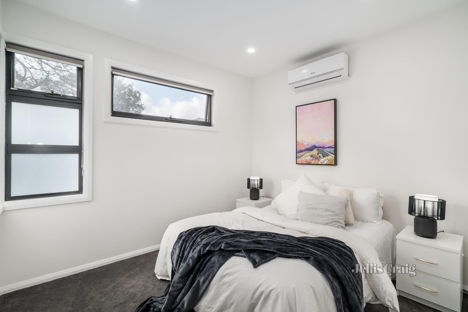 47 Outlook Road, Mount Waverley image 6