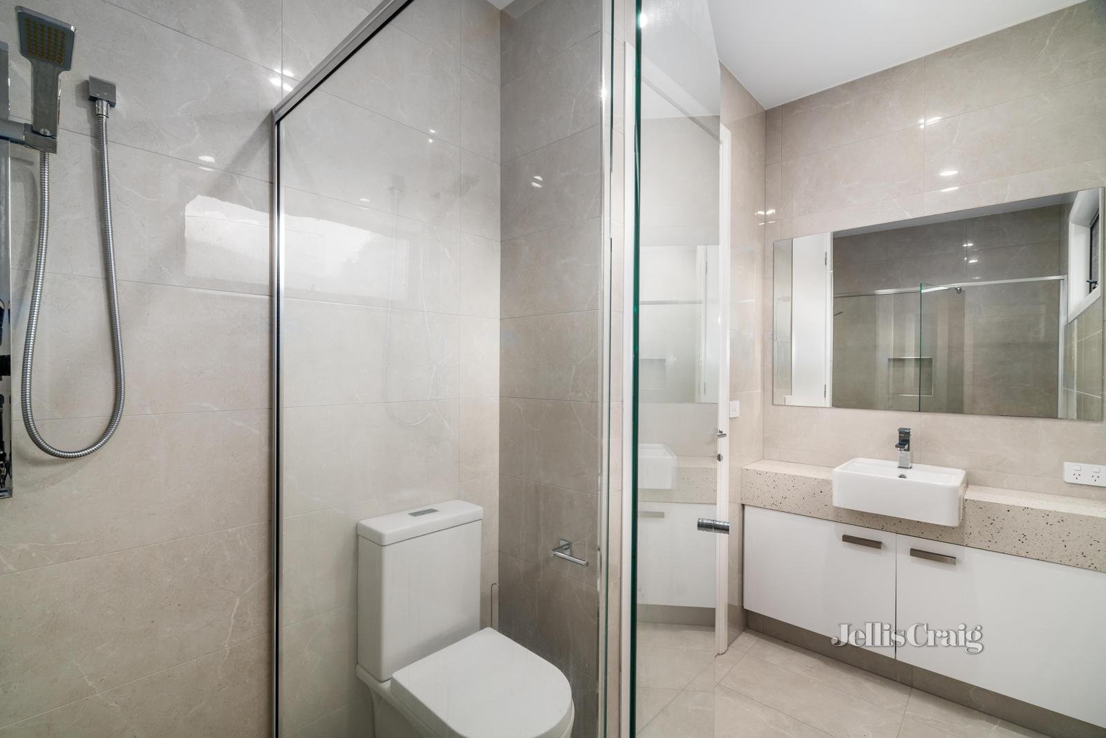 47 Outlook Road, Mount Waverley image 7