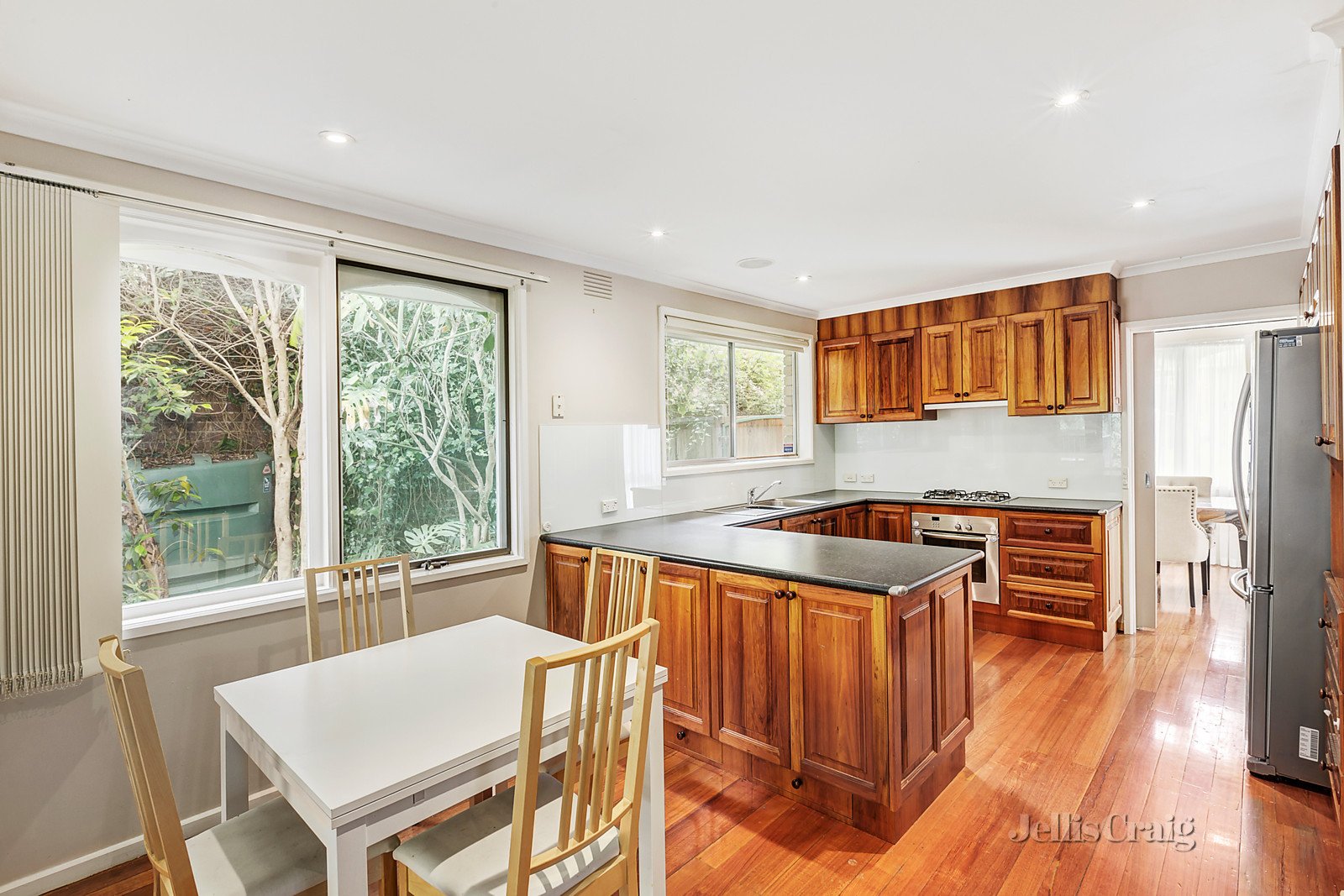 47 Roseland Grove, Doncaster image 2