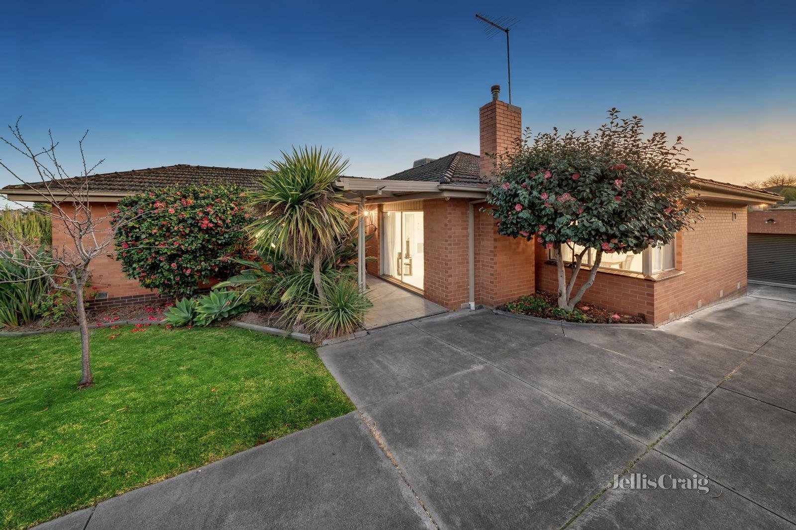 47 Tram Road, Doncaster image 1