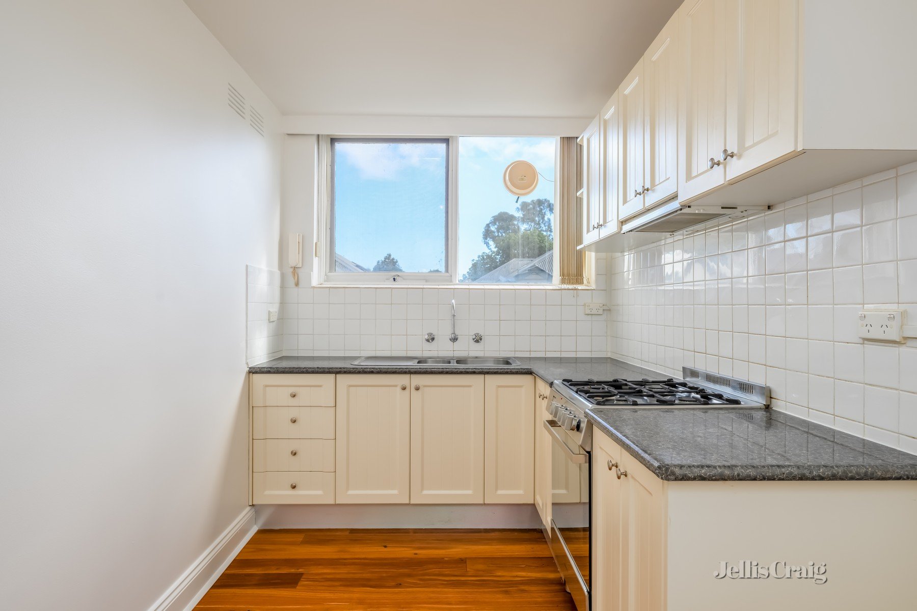 4/70 Edinburgh Street, Flemington image 1