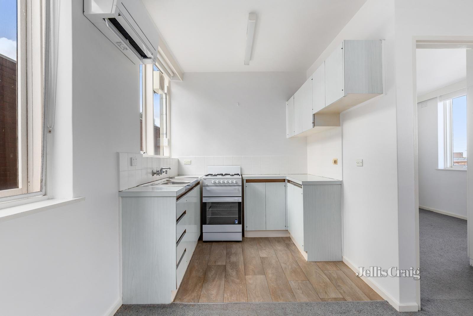 4/72 Barkly Street, St Kilda image 2