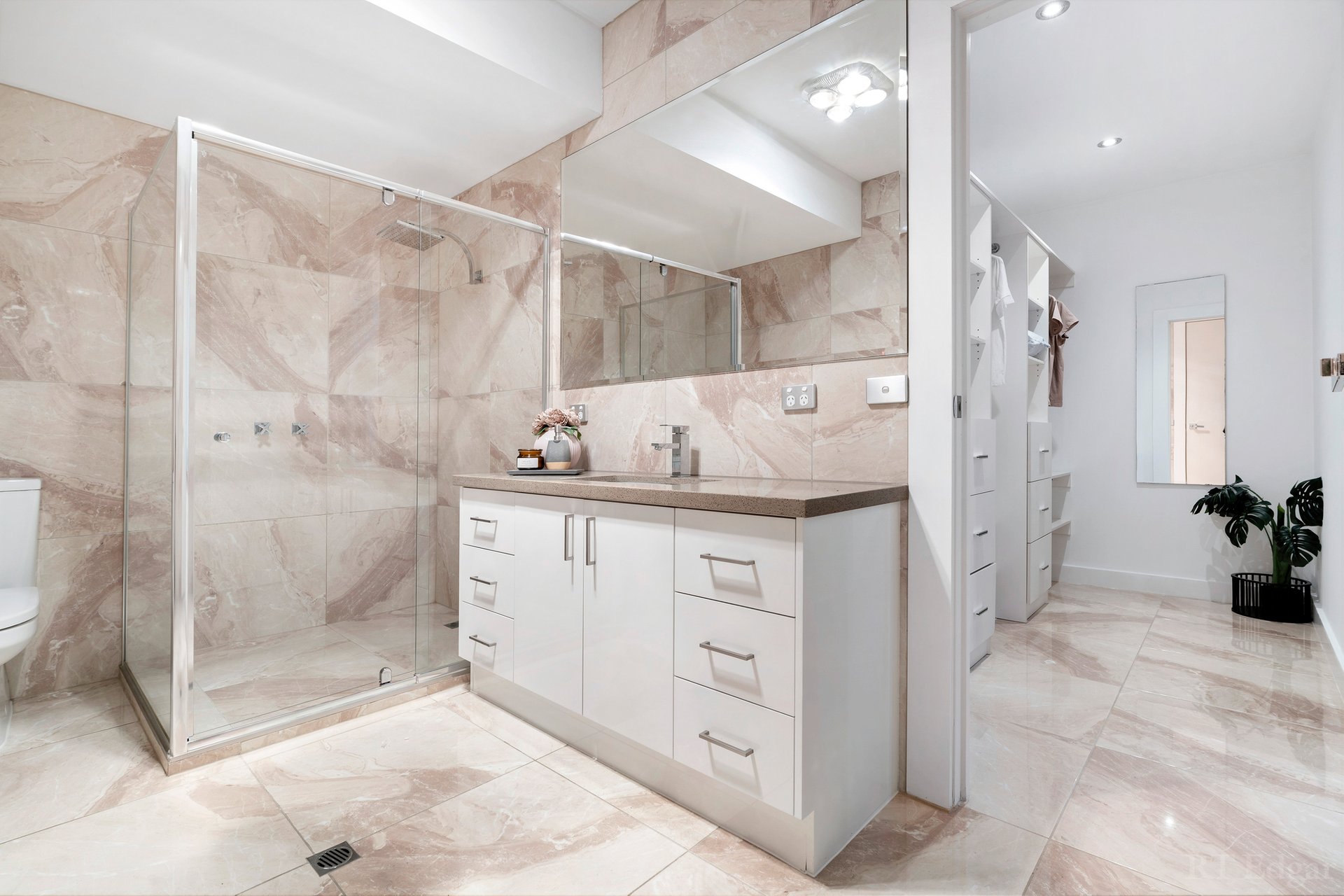 Property Gallery Thumbnail 8