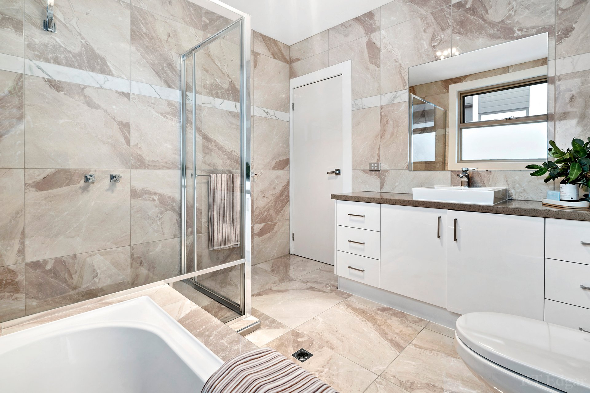 Property Gallery Thumbnail 12