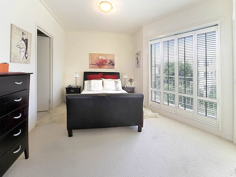 47/3 Seisman Place, Port Melbourne image 2