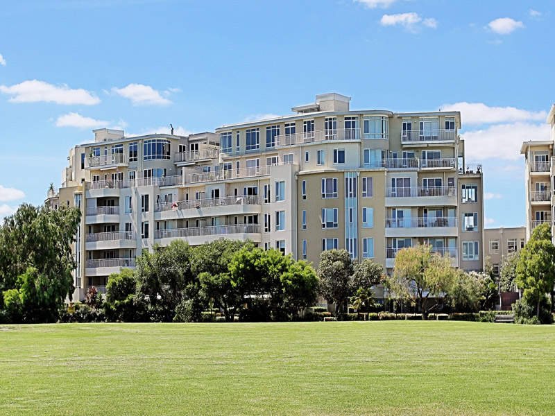 47/3 Seisman Place, Port Melbourne image 3