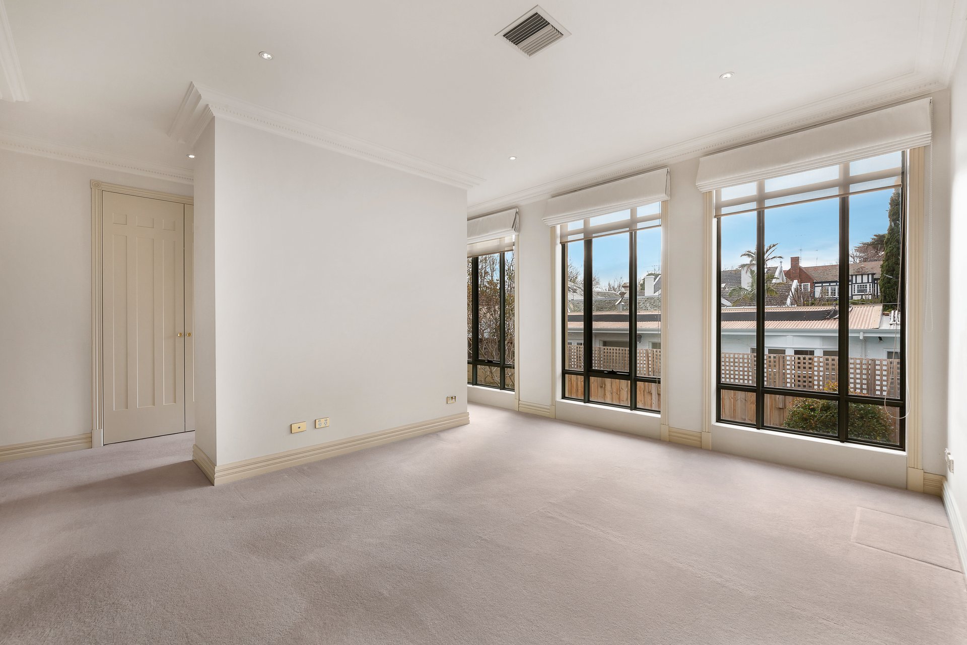 Property Gallery Thumbnail 6