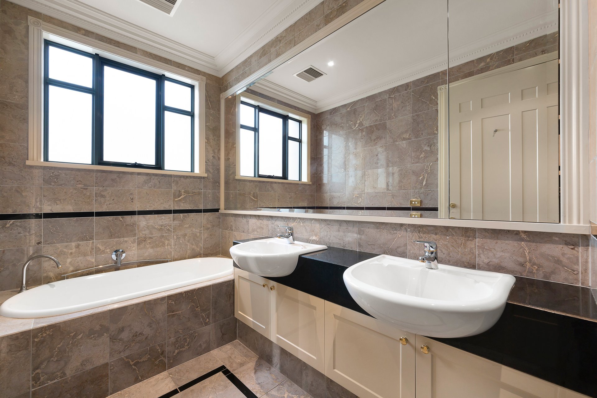 Property Gallery Thumbnail 7