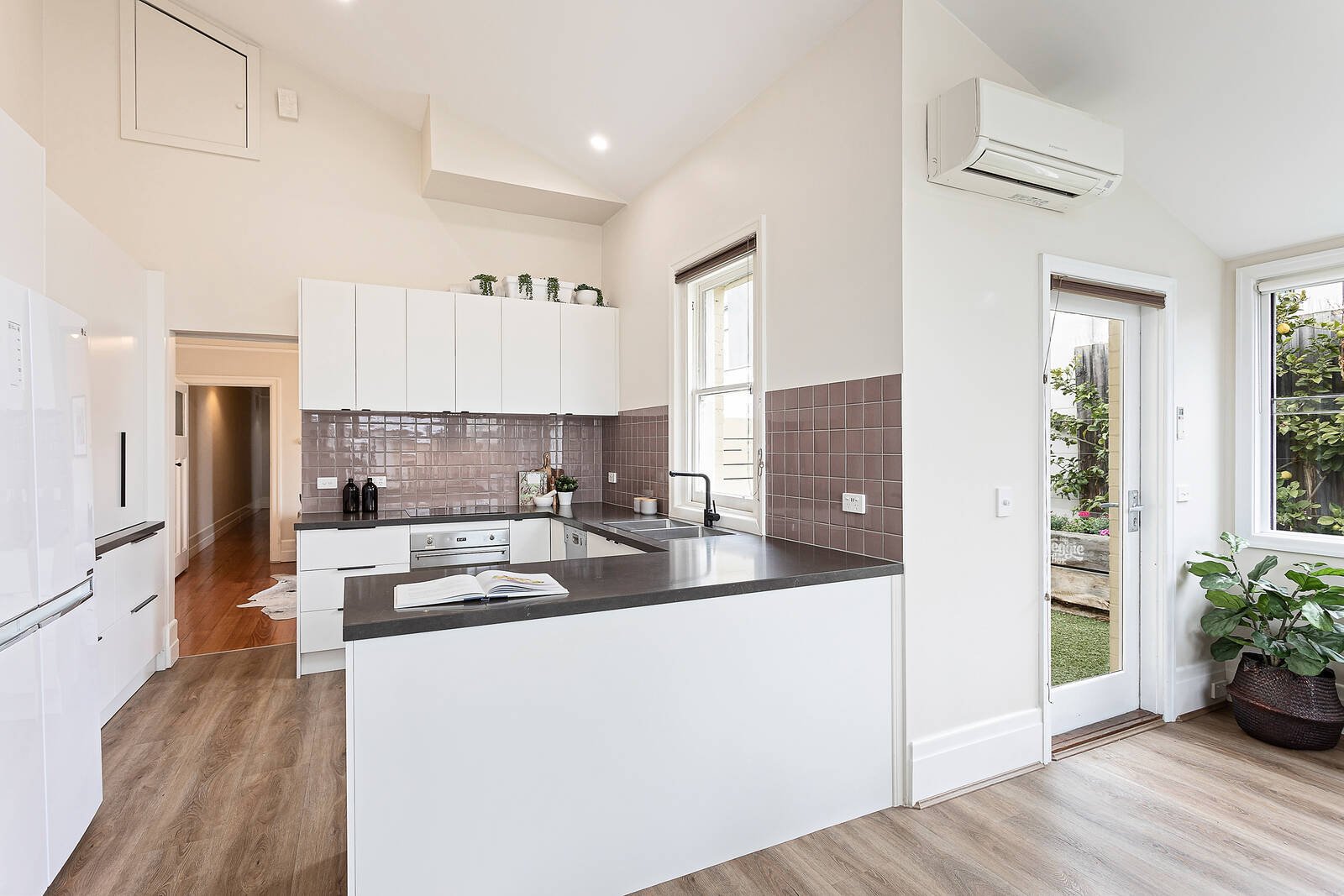 Property Gallery Thumbnail 9