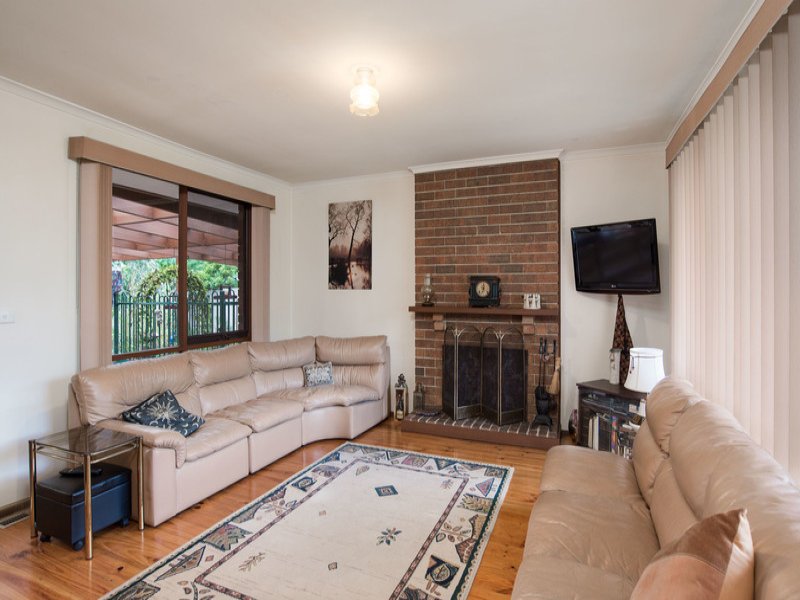 48 Barker Drive, Mooroolbark image 3