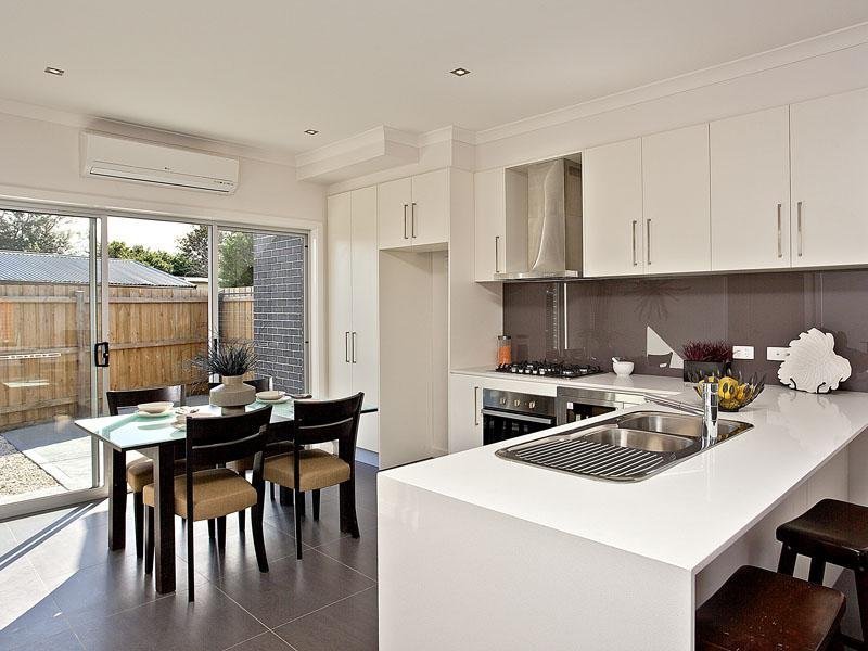 4/8 Birch Avenue, Tullamarine image 2