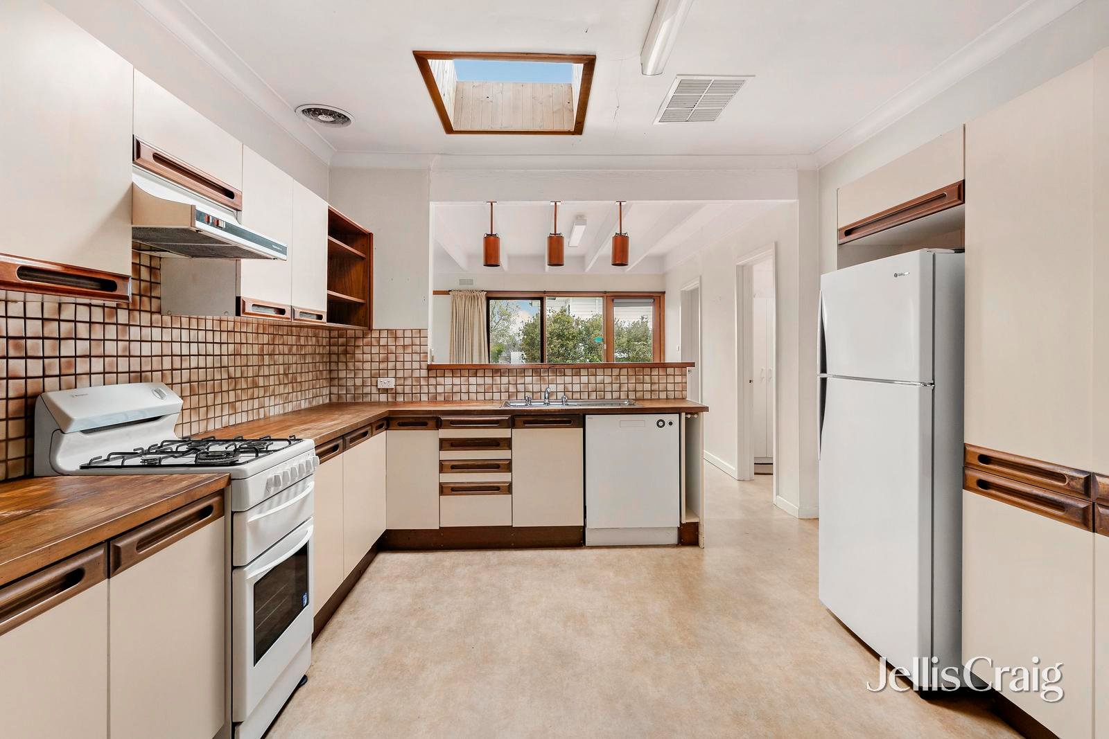 48 Carnarvon Road, Strathmore image 4