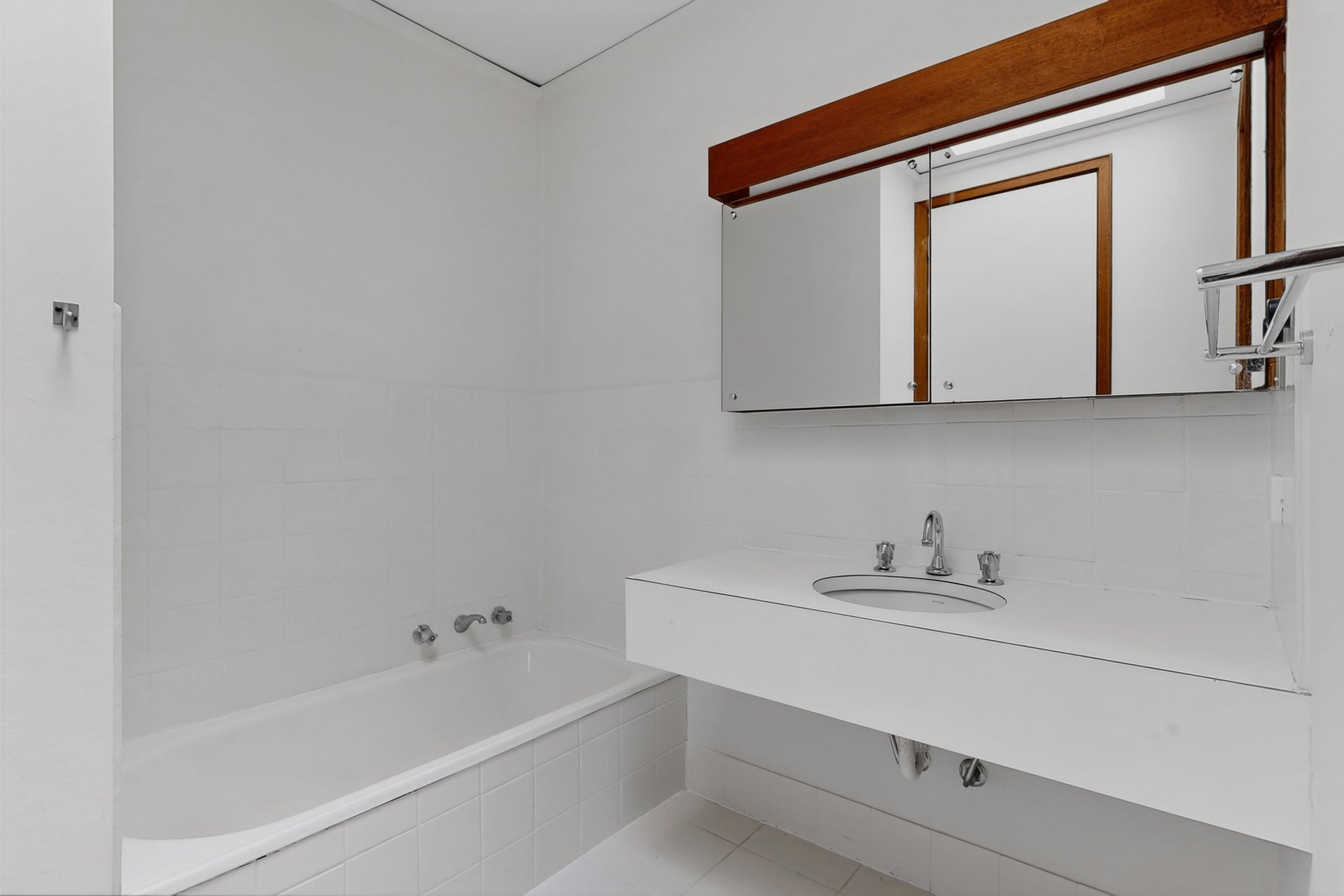 4/8 Clarkson Avenue, Brighton image 10