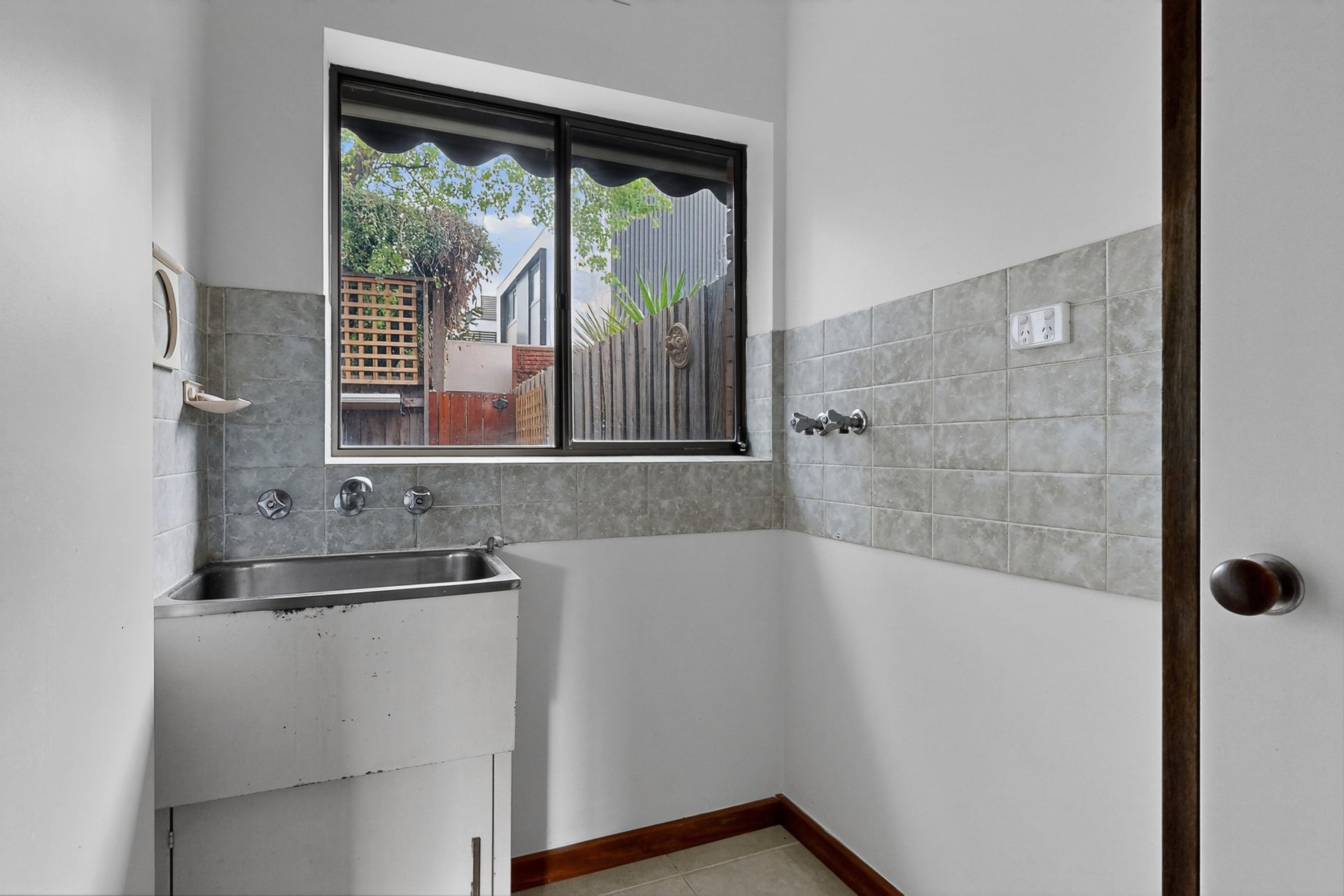 4/8 Clarkson Avenue, Brighton image 14