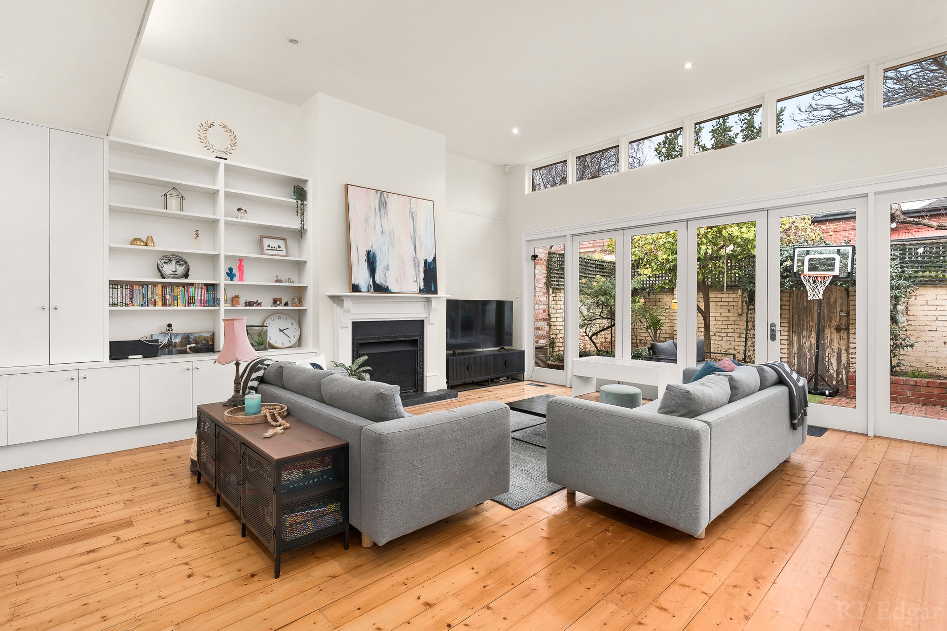 48 Dinsdale Street, Albert Park image 2