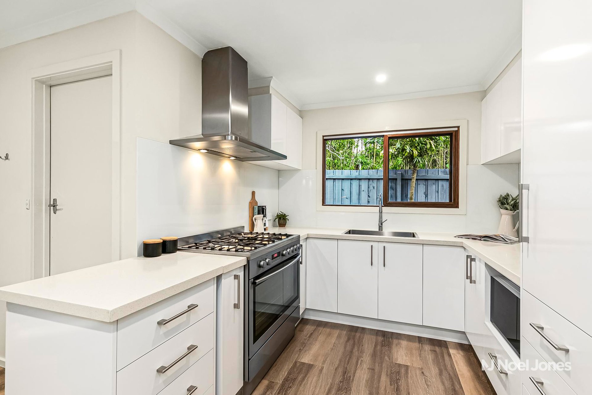 4/8 Florence Road, Surrey Hills image 6