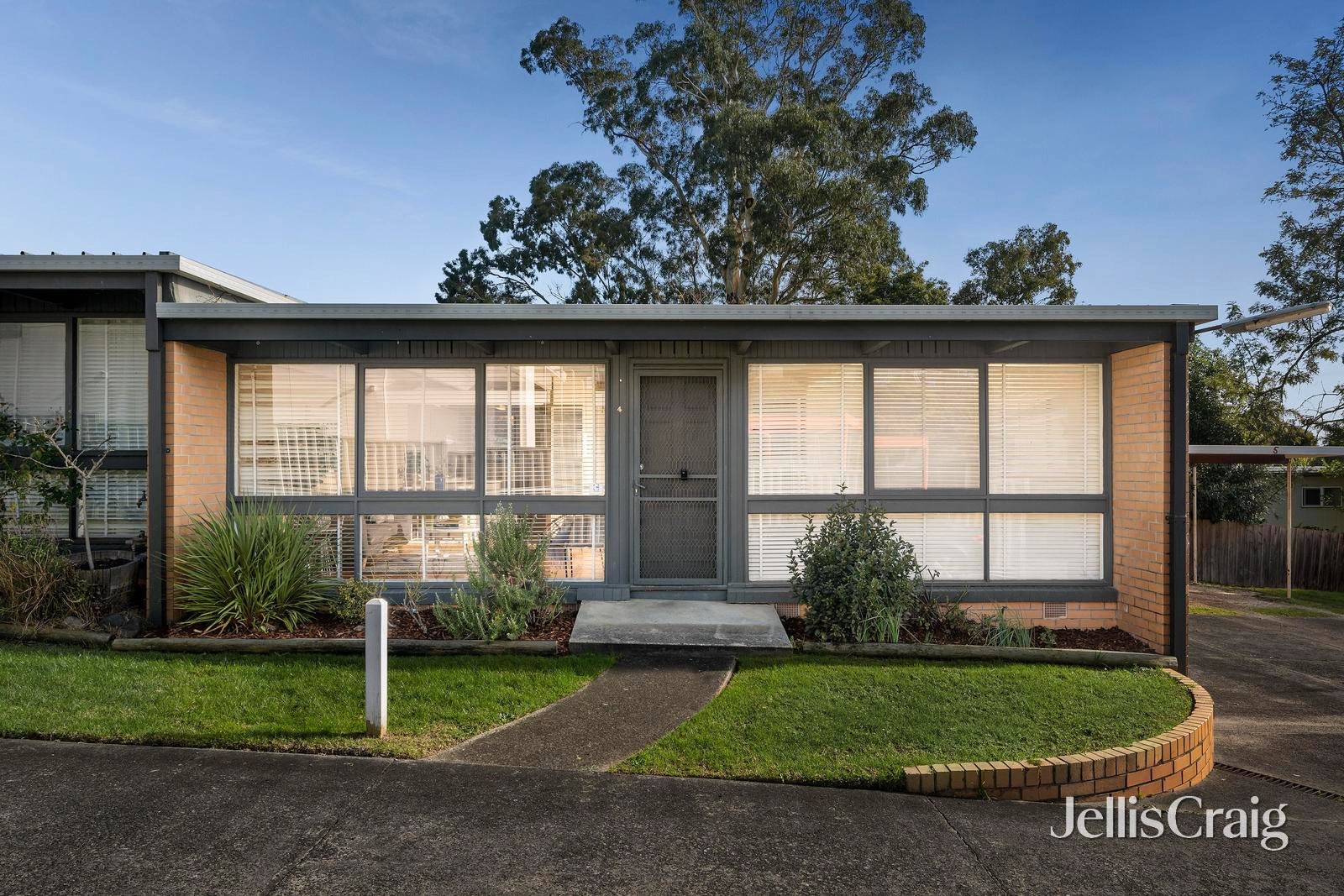 4/8 Gardiner Street, Lilydale image 1
