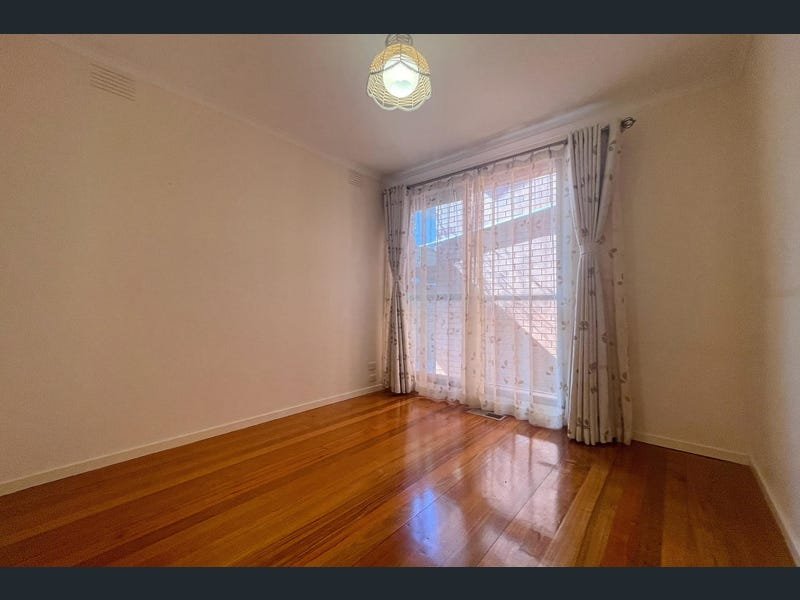 48 Gladwyn Avenue, Bentleigh East image 6