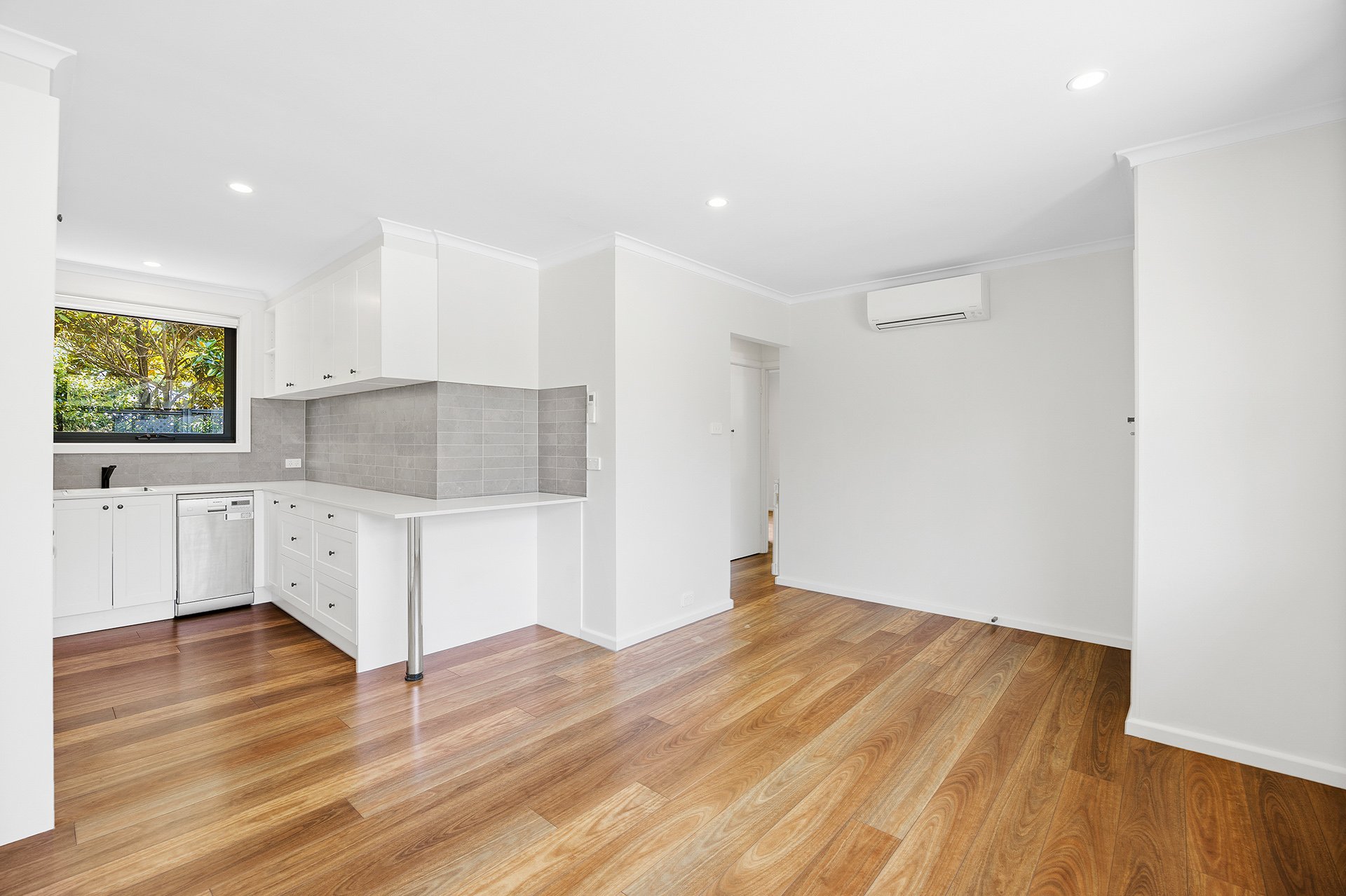 4/8 Grigg Avenue, Vermont image 2