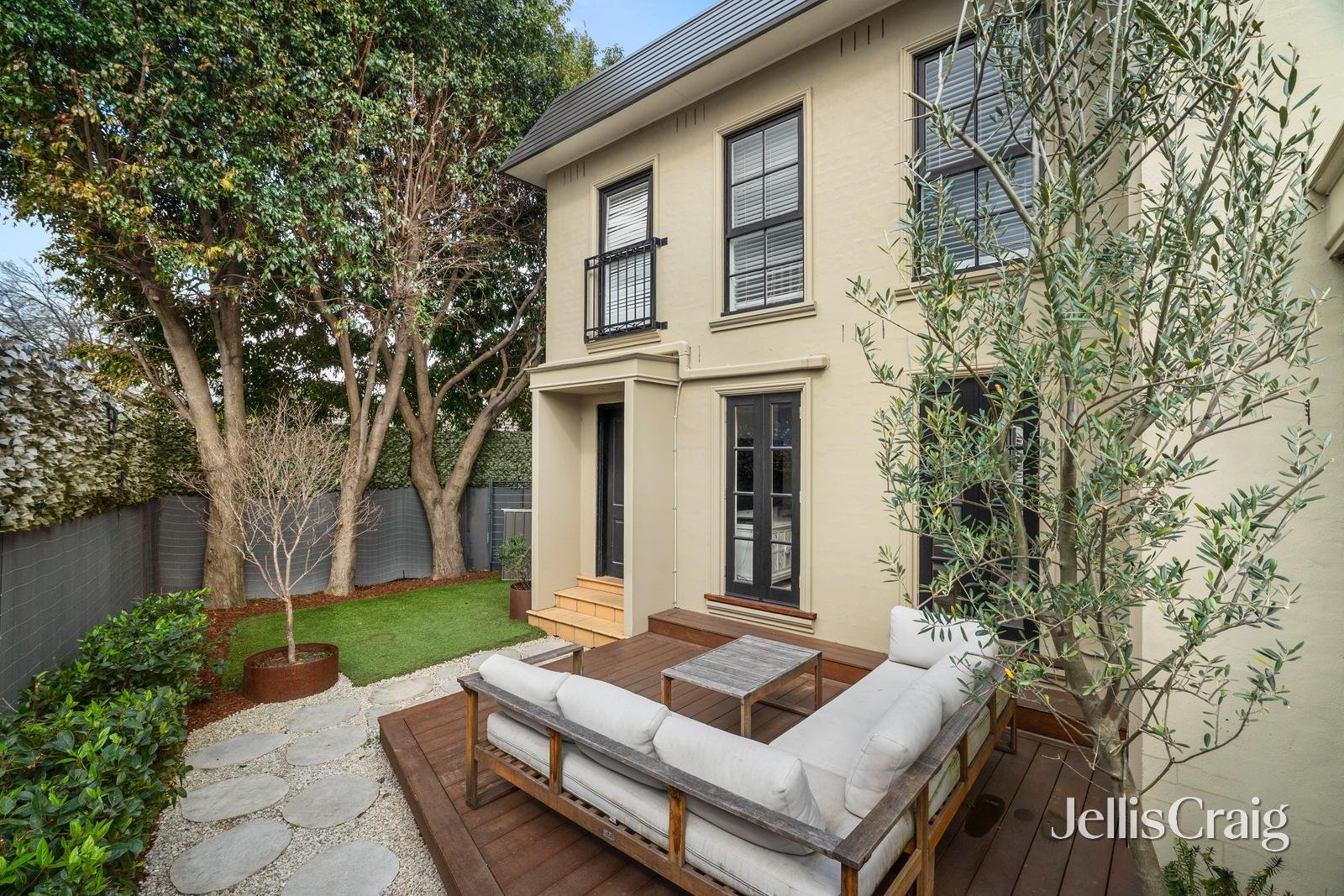 4/8 Hartwood Street, Kew East image 1