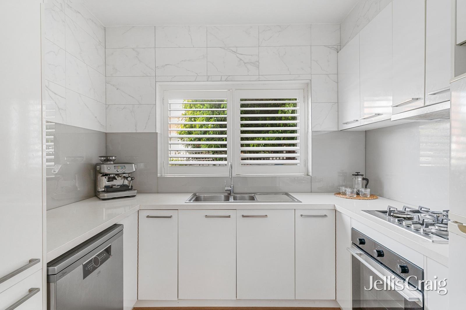 4/8 Hartwood Street, Kew East image 6