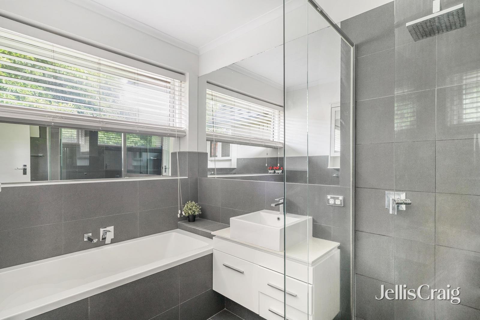 4/8 Hartwood Street, Kew East image 8