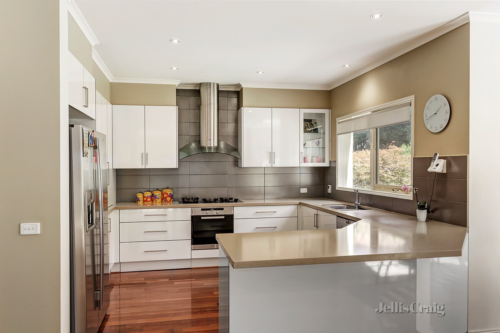 48 Huntingtower Crescent, Mount Waverley image 6