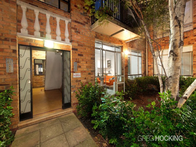 4/8 Louise Street, Melbourne image 3