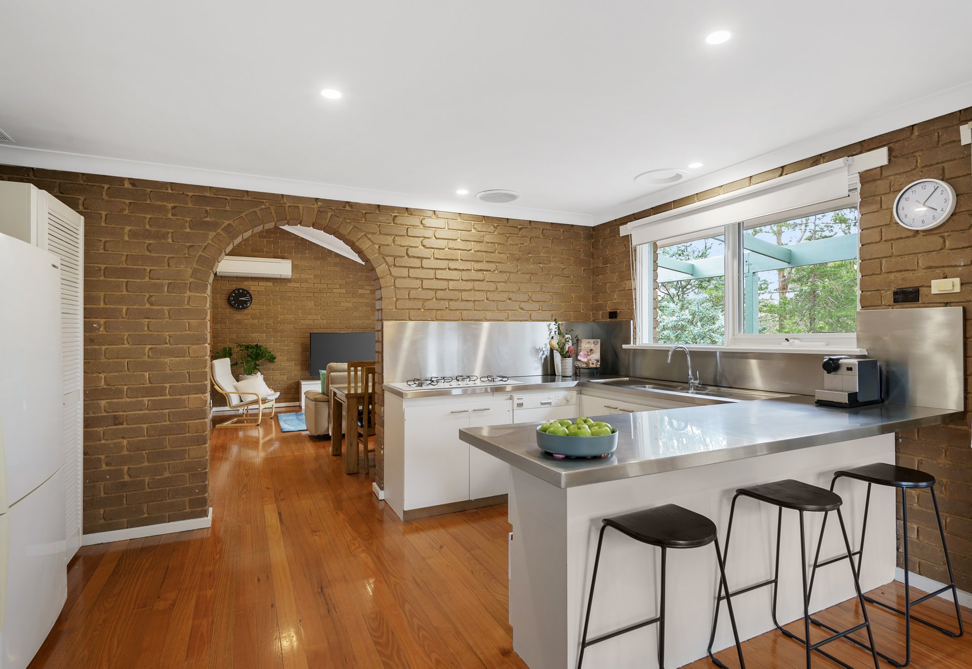 48 Milborne Cres, Eltham image 3