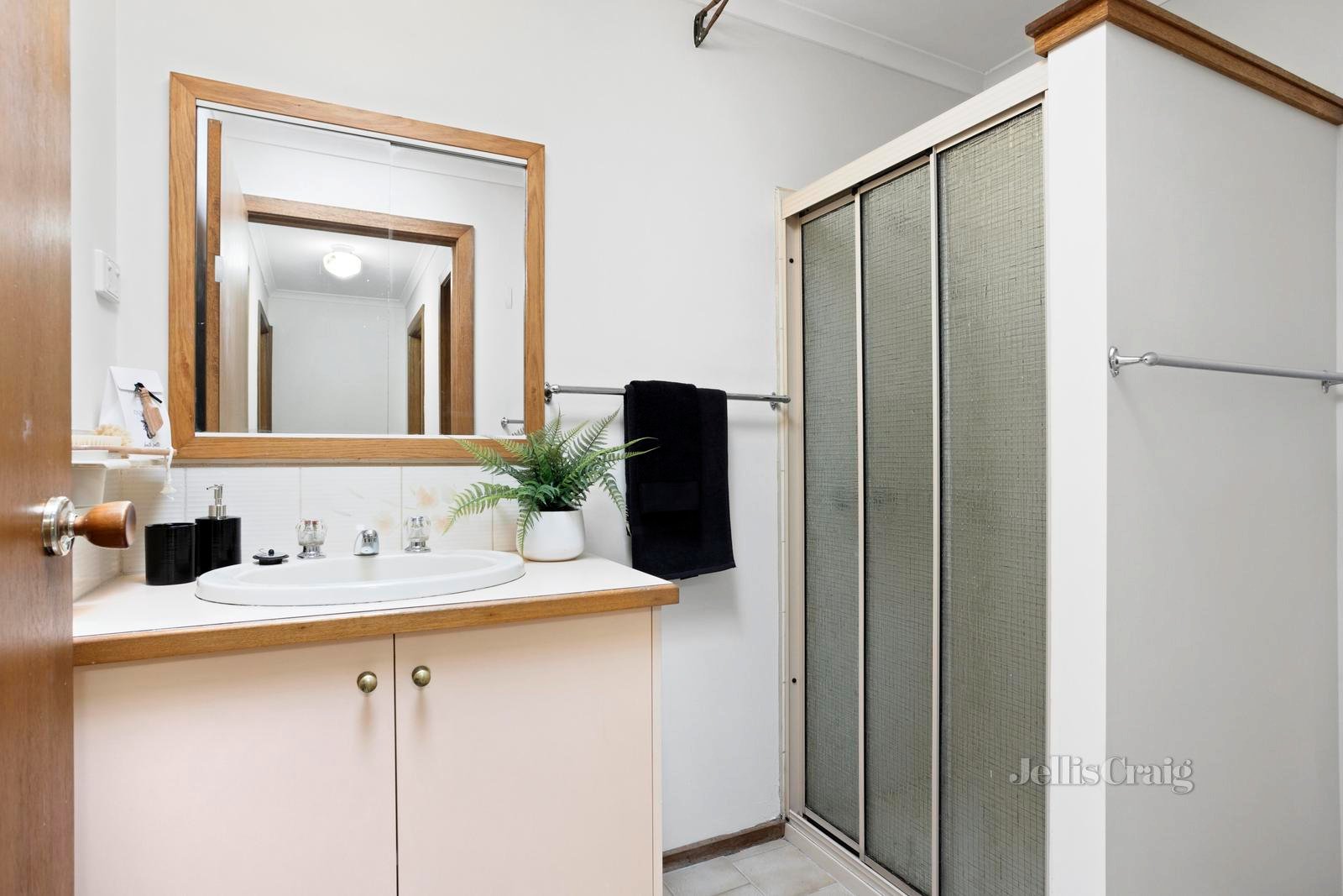 48 Palmer Crescent, Newham image 11