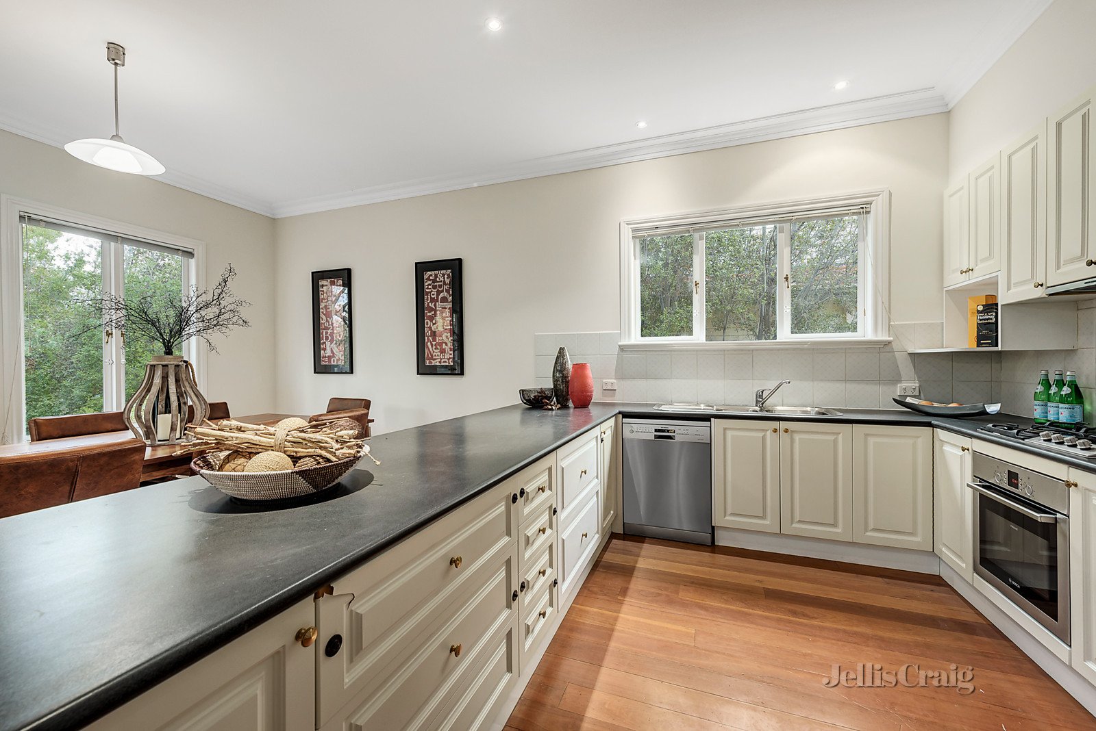 48 Park Crescent, Kew image 5