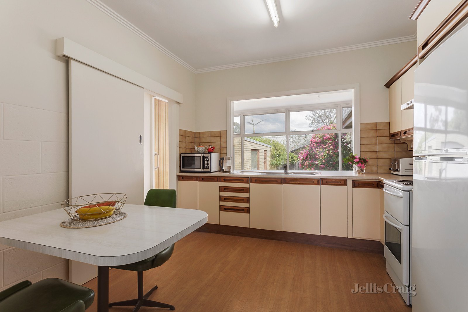 48 Sesame Street, Mount Waverley image 3