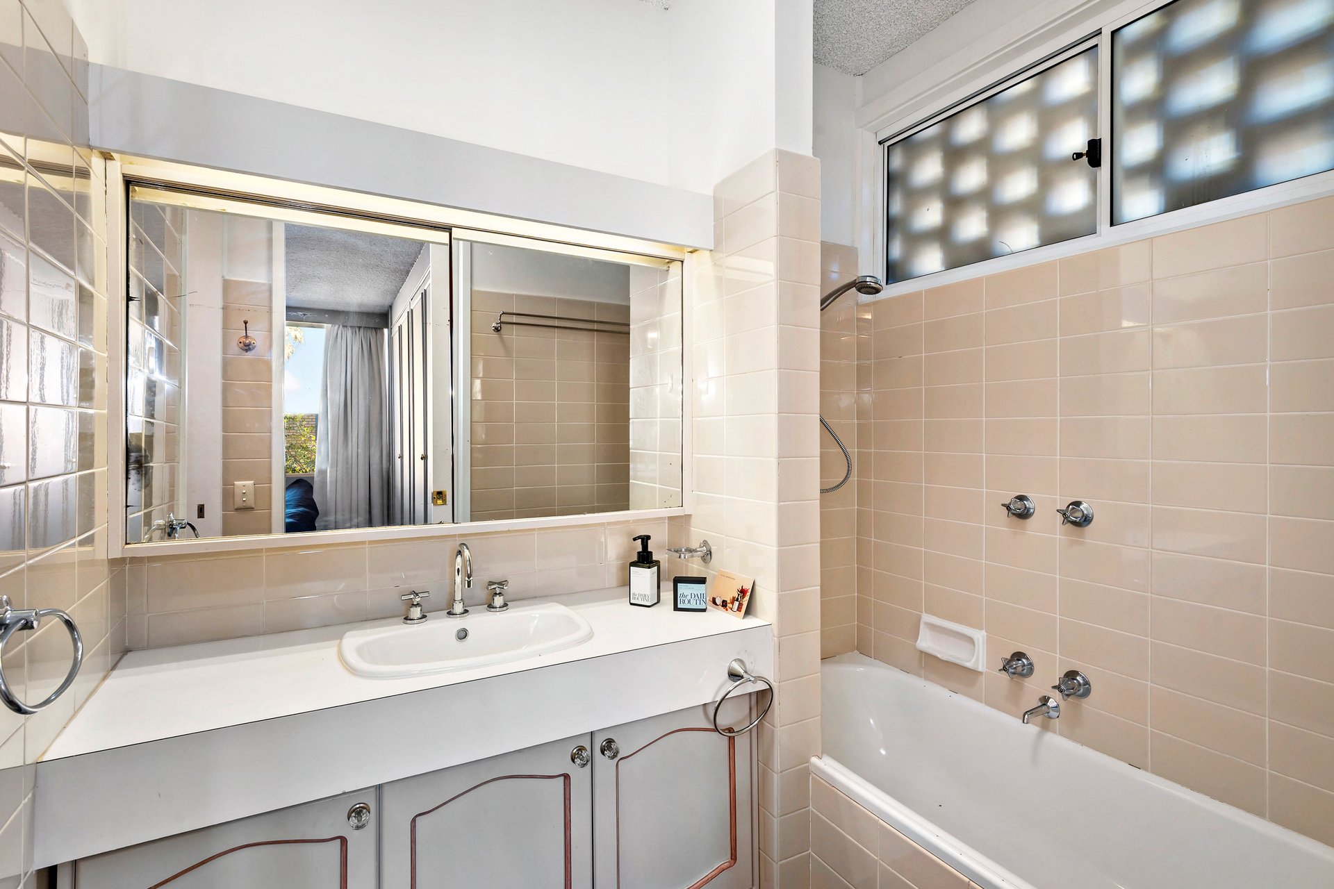 Property Gallery Thumbnail 8