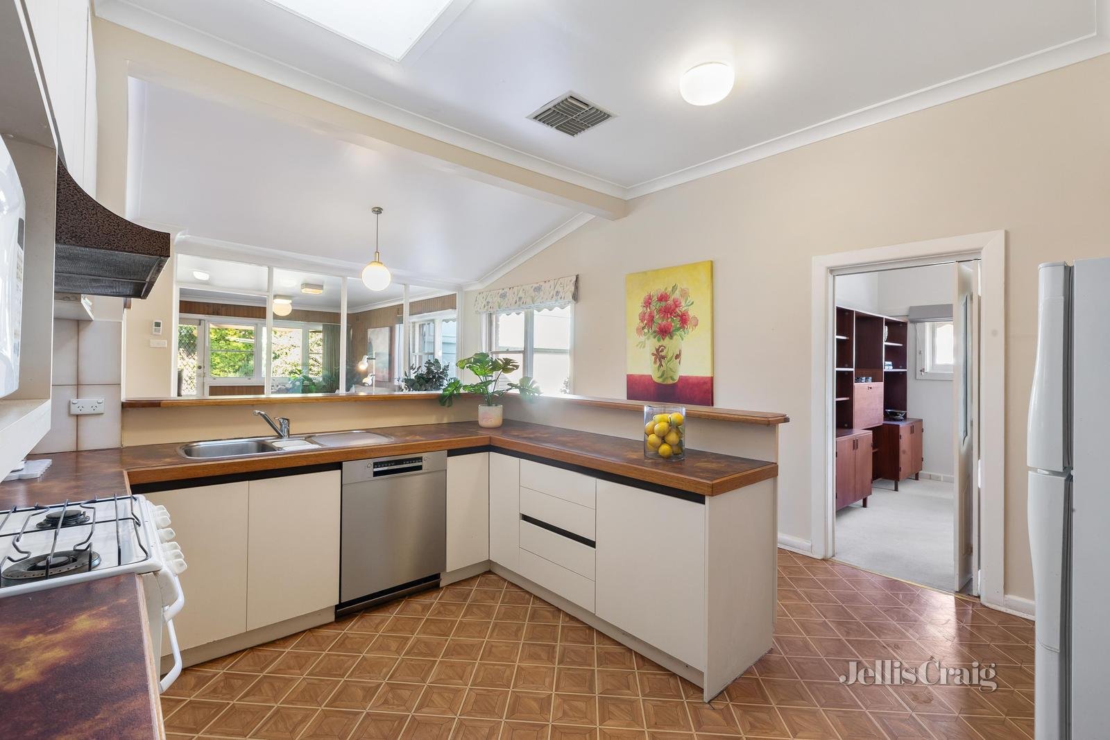 48 Walbundry Avenue, Balwyn North image 5