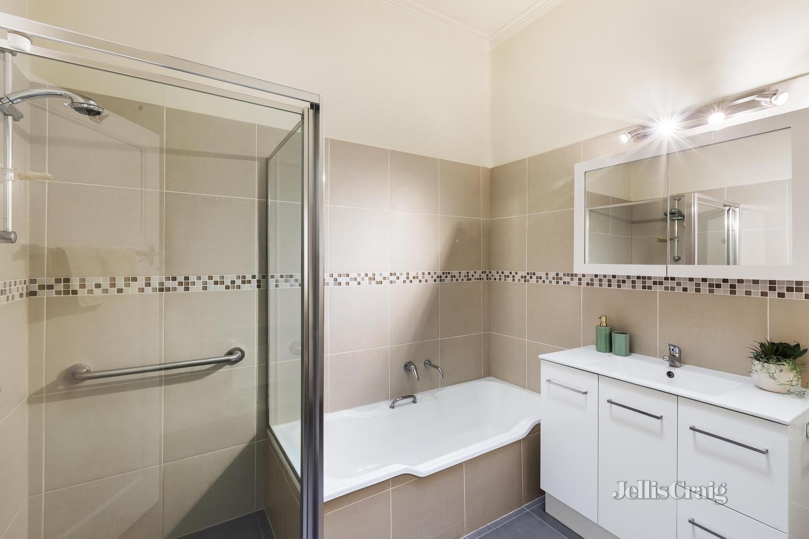 48 Walbundry Avenue, Balwyn North image 9