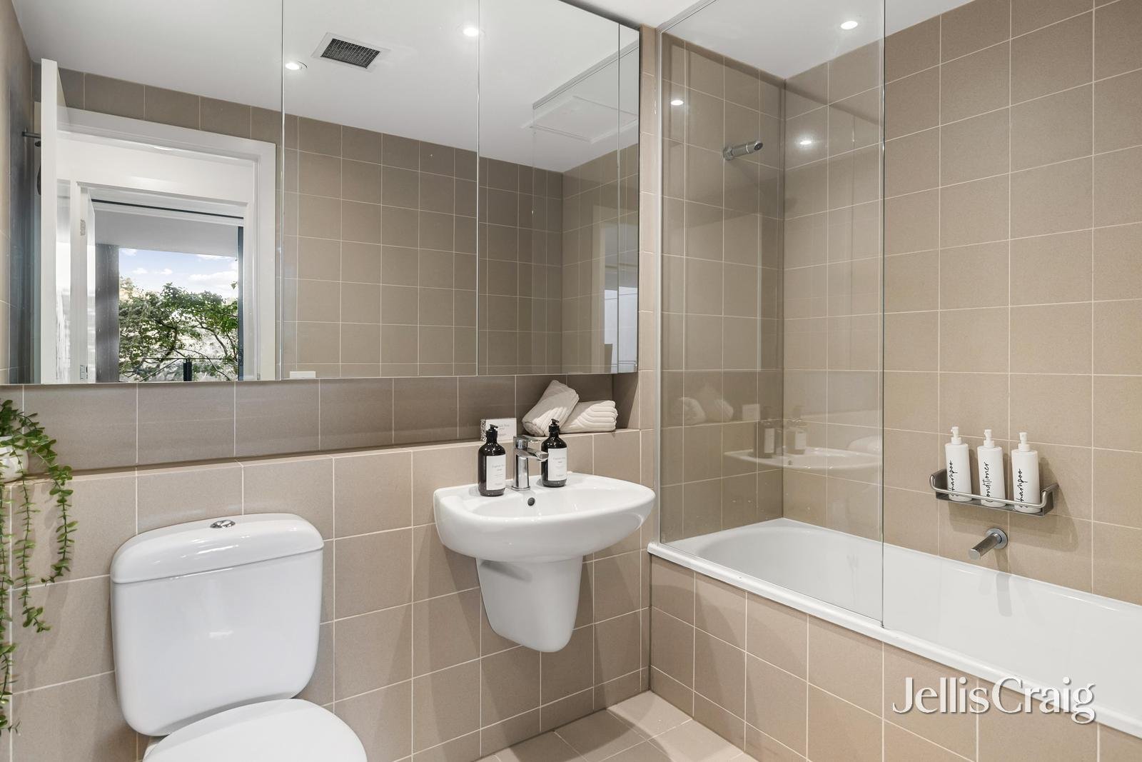 4/8 Wallen Road, Hawthorn image 4