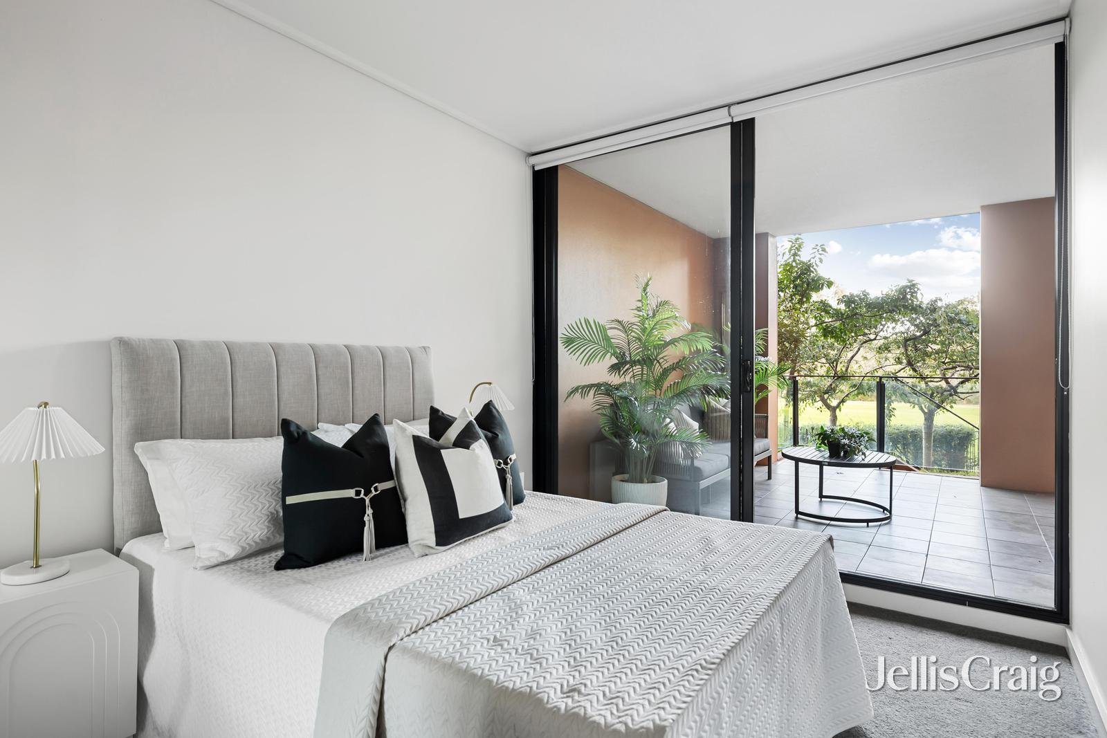 4/8 Wallen Road, Hawthorn image 6